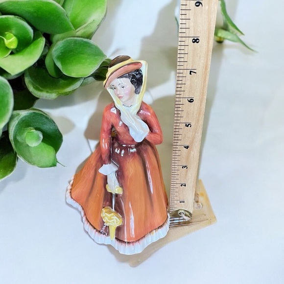 Vintage 1974 Royal Doulton Bone China-“JULIA” Figurine HN2705 - Picture 5 of 6